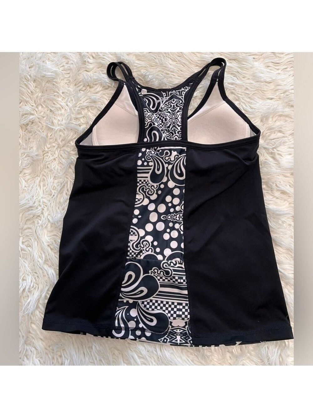 Brooks Women’s Black & White Razorback Sports Top. Size M - Picture 2 of 4